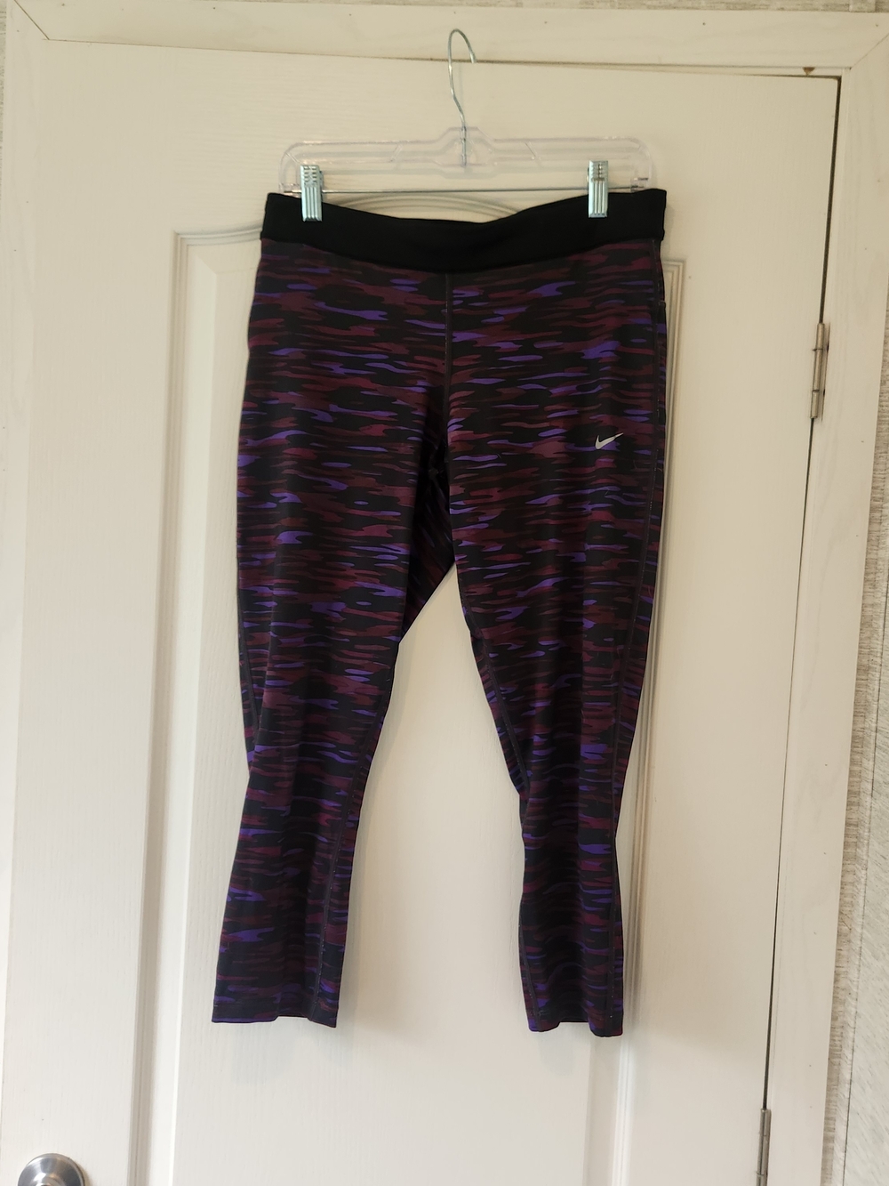 Nike Purple & Black Womens Patterned Capri Leggings L Euc